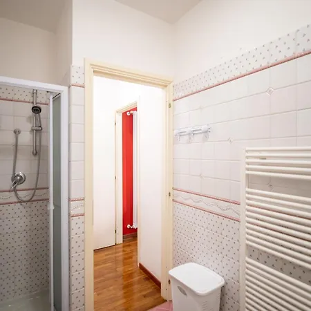 Tranquil Elegance In Apartamento Parma